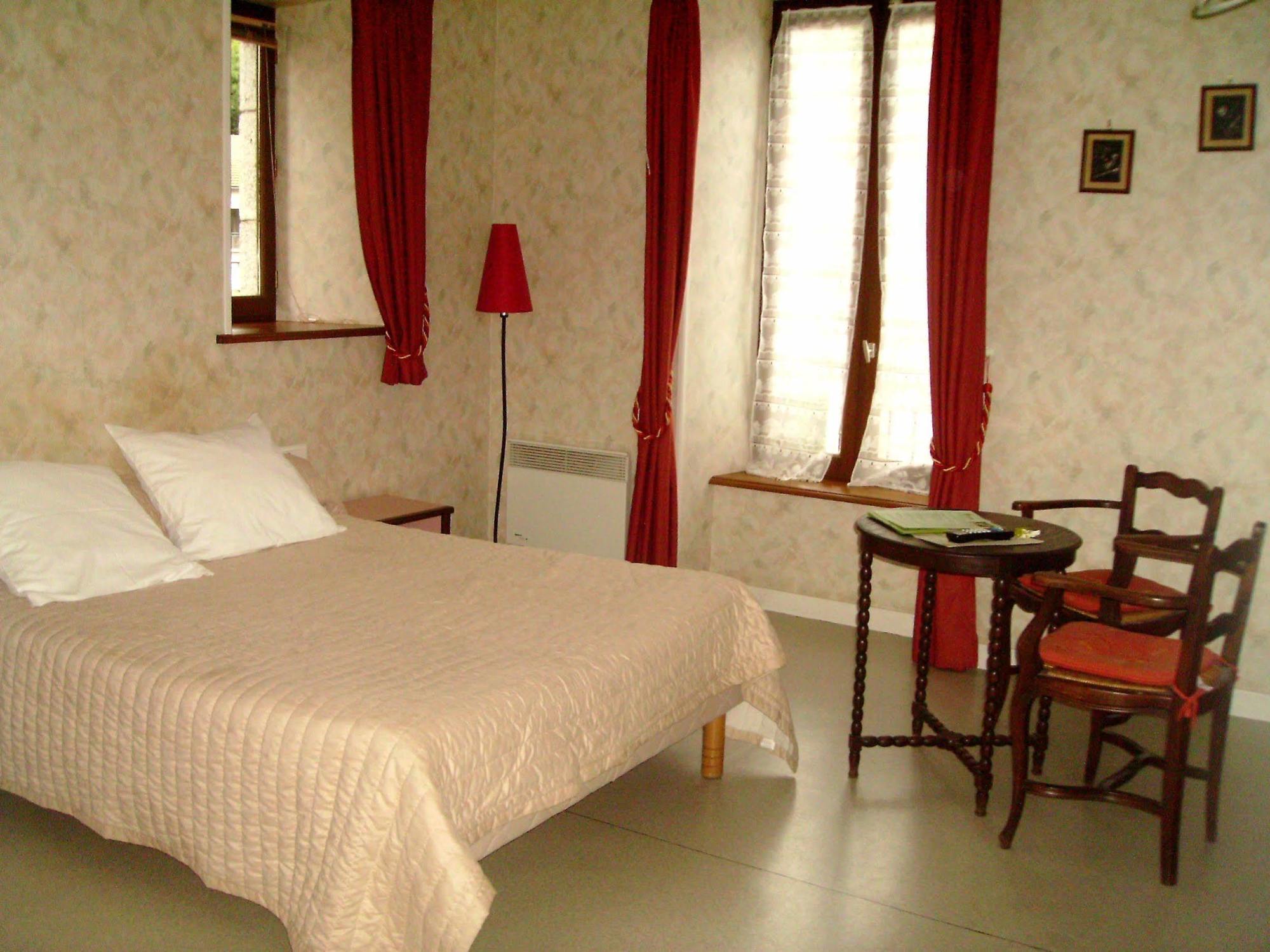 Logis Auberge De L'Allagnonette Saint-Poncy Exterior photo